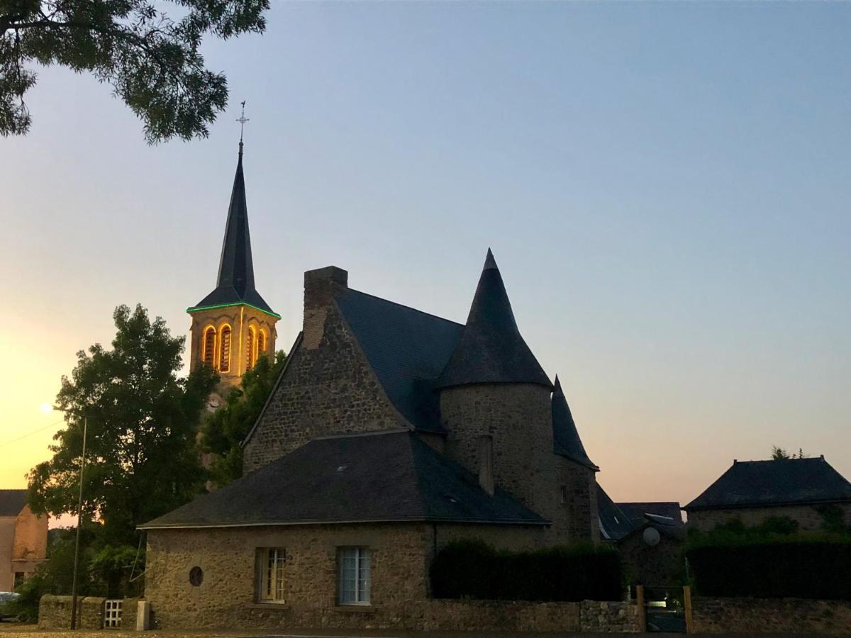 Bed and Breakfast Manoir De La Grand'Cour Soulgé-sur-ouette Exterior foto