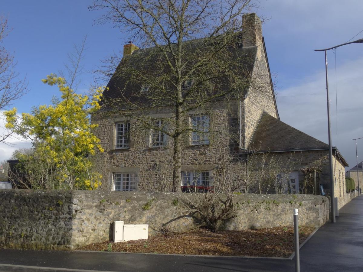 Bed and Breakfast Manoir De La Grand'Cour Soulgé-sur-ouette Exterior foto